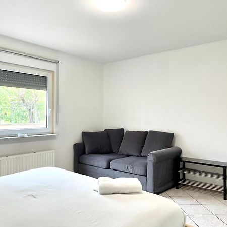 Large Room In Schuttrange Free Parking 10Mins To Airport Excellent Customer Services Экстерьер фото