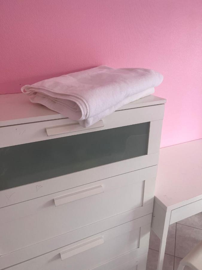 Large Room In Schuttrange Free Parking 10Mins To Airport Excellent Customer Services Экстерьер фото