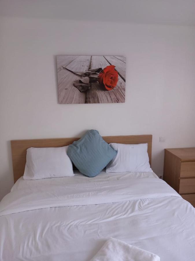 Large Room In Schuttrange Free Parking 10Mins To Airport Excellent Customer Services Экстерьер фото