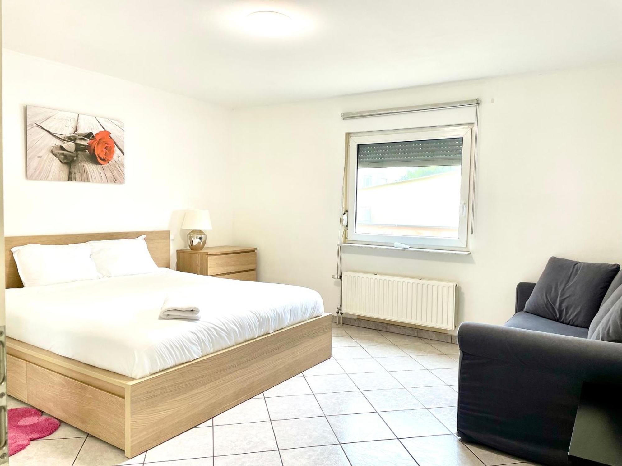 Large Room In Schuttrange Free Parking 10Mins To Airport Excellent Customer Services Экстерьер фото