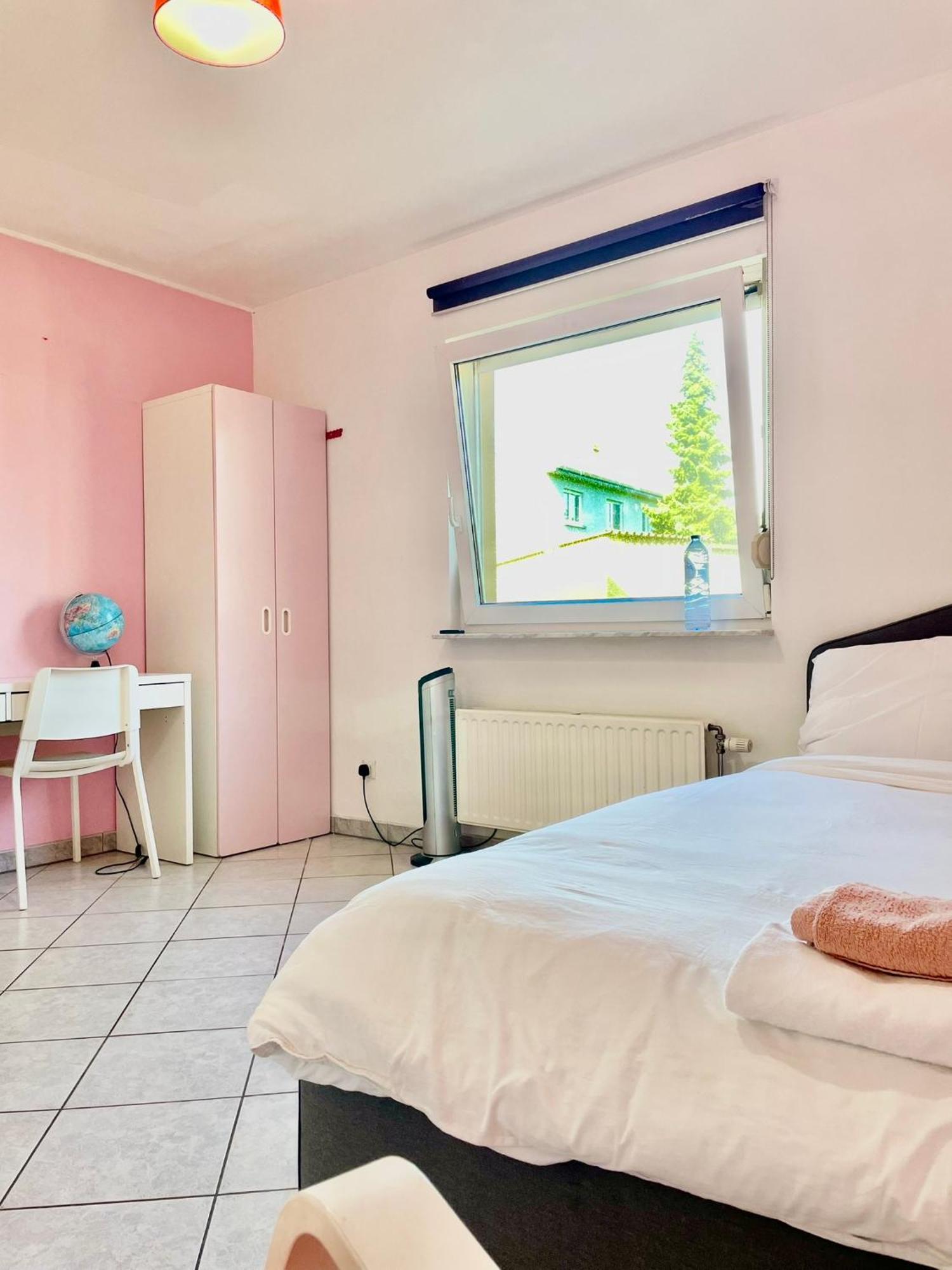 Large Room In Schuttrange Free Parking 10Mins To Airport Excellent Customer Services Экстерьер фото